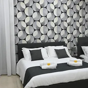 Solymar Naples