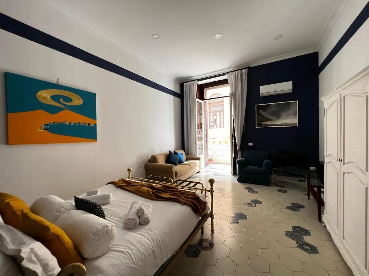 Sibilla Napoli Bed & Breakfast  ナポリ